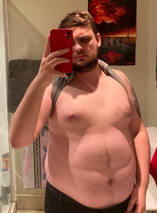 hog-handler:fleetwoodbigmacs:My fattening over the course of 2020. 75 lbs gained