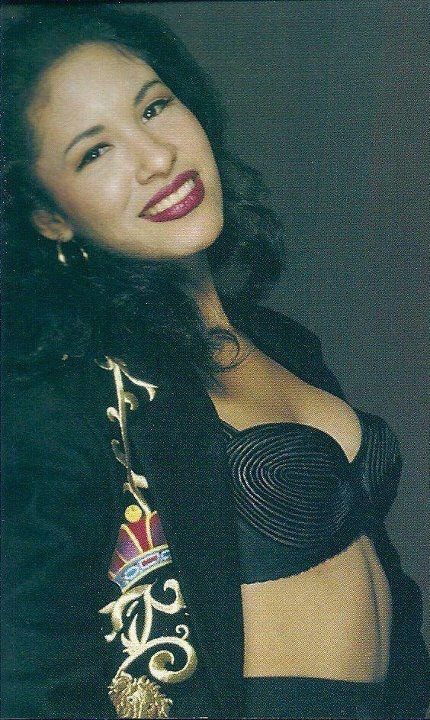 sailorlunita:  sailorlunita:  Selena Quintanilla Perez  April 16, 1971 - March 31, 1995 🌹🌹🌹 20 years later & you’re still the queen 🌹🌹🌹 #SiempreSelena #SelenaVive2015  #SelenaVive2016 ♡