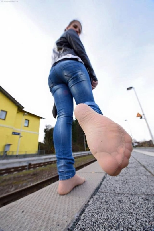 sweet-nylon-feet: