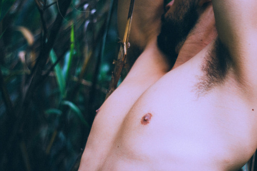 indecisive-guy:   	Sin título by Ronald Gab    	For Flickr: 	TUMBLR.   Instagram.  