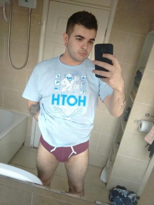 barber-butt:  XL is a little big on me these days.. I guess it makes for a good lounge T-shirt.. 