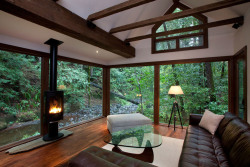 stylish-homes:  Woodland Cabin. 