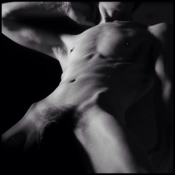 aerosphoto:  #aerosphoto #photography #art #beauty #boy #guy #man #male #nude 