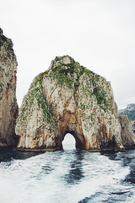 Lovers Arch - Capri - Italy #travel #beautiful #viajes #vacaciones #vacations #photo #peru #Blog #vi