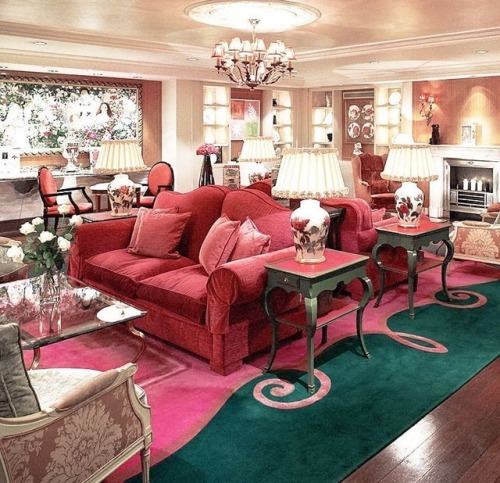 RETREAT TO THE ROSE LOUNGEThis remarkable retreat at Sofitel London St James offers a rose-filled re