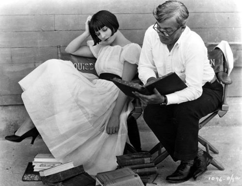 Louise Brooks and Keene Thompson on the set of Now We´re in the Air (1927).