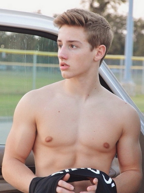 speedobuttandtaint:sdkomet: Speedobuttandtaint Hot Men, hot speedos and hot butts as well as over 80k hot followers