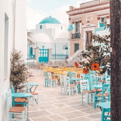 cyclades-islands:  Main square of Chora village at 