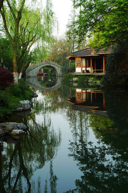 bluepueblo:  Moon Bridge, Hangzhou, China photo via chester 