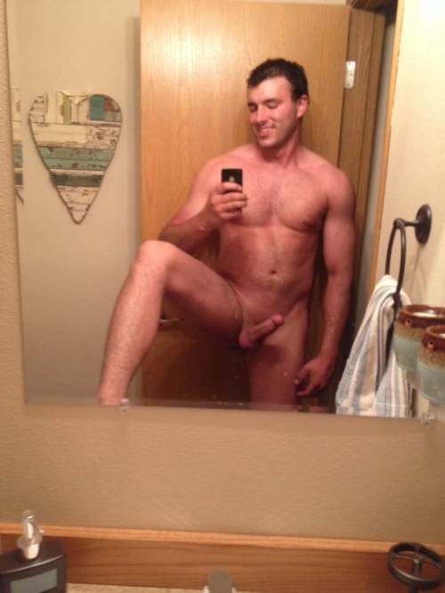nakedguysfromkik:  His smile, adorable. 24yo guy from kik