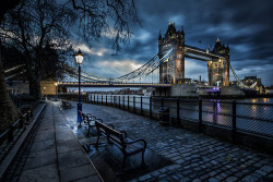 bluepueblo:  Dawn, London, England photo via davetta  very nice