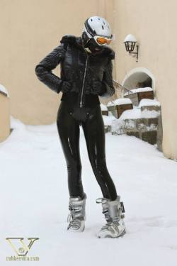 latexandlingerie:  bdsmpourlesnuls:  Sortie de ski   Rally’s new latex and lingerie blog: