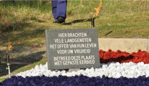 luna-skylar: Honor those who fought and died so that we could be free. En blijf dit doen, blijf dit 