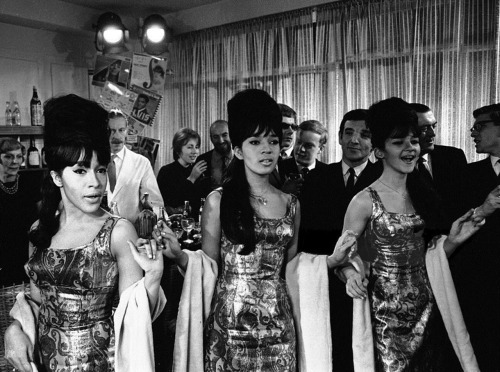 isabelcostasixties: The Ronettes’ in London. (Ronnie Bennett, Nedra Talley and Estelle Bennett) 16th