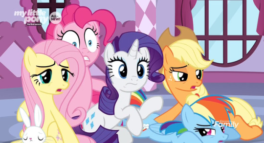zapple-love:    Omgomgomg AHHHHHHHHHHH, AJ is sleeping on top of Dashie!!!!! This is a dream come true, I’ve always wanted something like this💗💗💗💗💗 This episode is truly amazing, I frickin’ love these two. As for Yona and Sandbar, looks