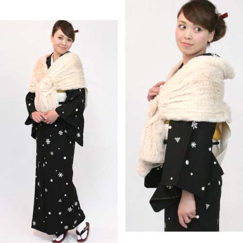 Monochrome wintery outfit (seen on). I am not fond of the rabbit fur shawl but the snowflakes kimono