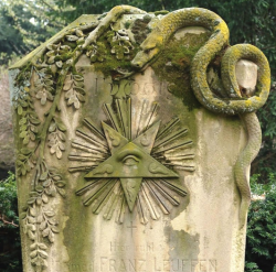 sixpenceee:  This headstone is from the 1900.