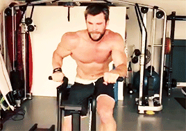 chrishemsworthgifs:chris hemsworth’s work out via instagram.  