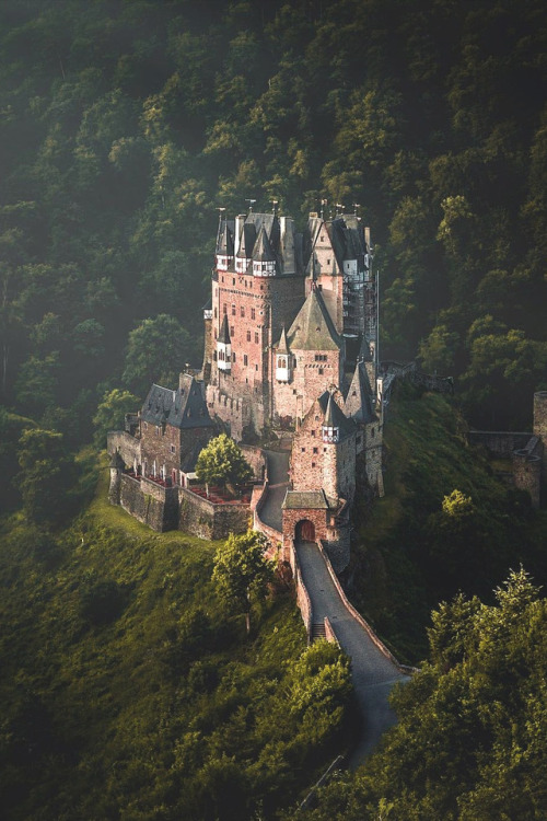 lsleofskye:Eltz Castle | cumacevikphoto