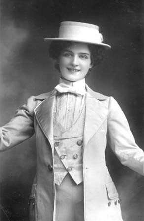 howstuffworks:  The Most Photographed Woman of the Edwardian EraWhen Lily Elsie took the stage in 1907 in the leading role of “The Merry Widow,” London audiences and theater critics swooned. The operetta was such a hit it ran for 778 performances,