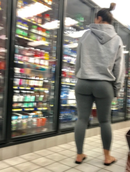 bubblebuttcreepin: Phat bubble butt Pawg pt1