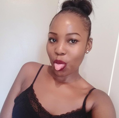 kingjazziedad:  SimplyDelish. GorgeouslySexy. Curvy…..     Ms LuminouslyBright ❤️💛❤️
