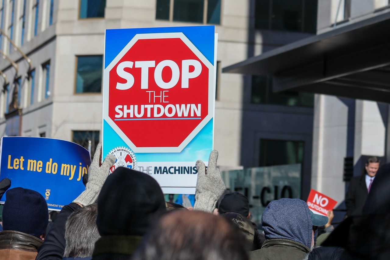 FEDERAL PRISONS REPORT GRUELING HOURS AND INMATE HUNGER STRIKES AMID SHUTDOWN
Read more at JusticeSolutionsOfAmerica.com/blog
#jsa #JusticeSolutionsOfAmerica #governmentshutdown #federalprison #prison #huffingtonpost #inmates