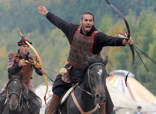 katnissthedemigod:derinthemadscientist:songs-of-the-east: Scenes from the 2016 World Nomad Games