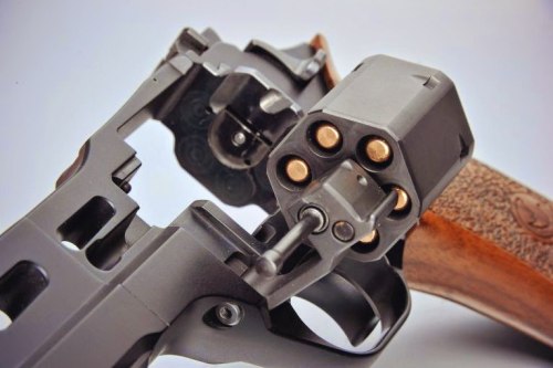 brokenandbought:  elpatronrealg:  Chiappa Rhino 40DS   This is an interesting-looking handgun. -em