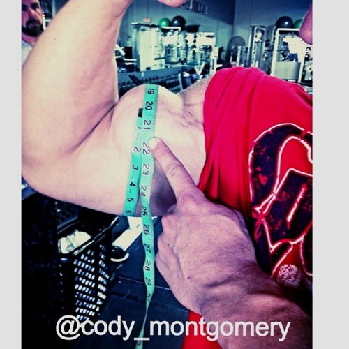 natedan:  big-strong-tough:  Cody Montgomery 20 inch biceps  Natedan