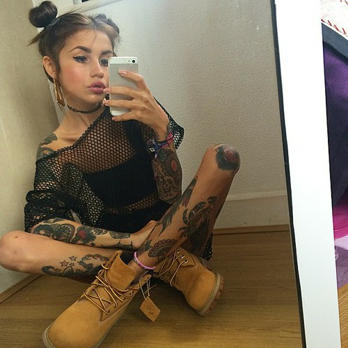 acidfairyx:  glamourqueenn:  glamourqueenn ♚  🌸️🍼🌴aciidbae💿✨🚬