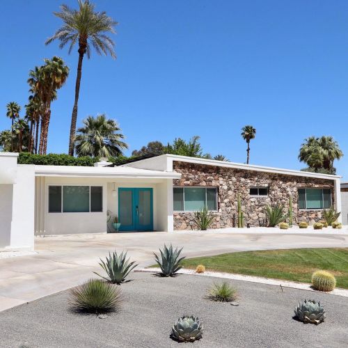 A wonderful Charles Du Bois designed home in Indian Wells, built in 1963. See more like this at Modt