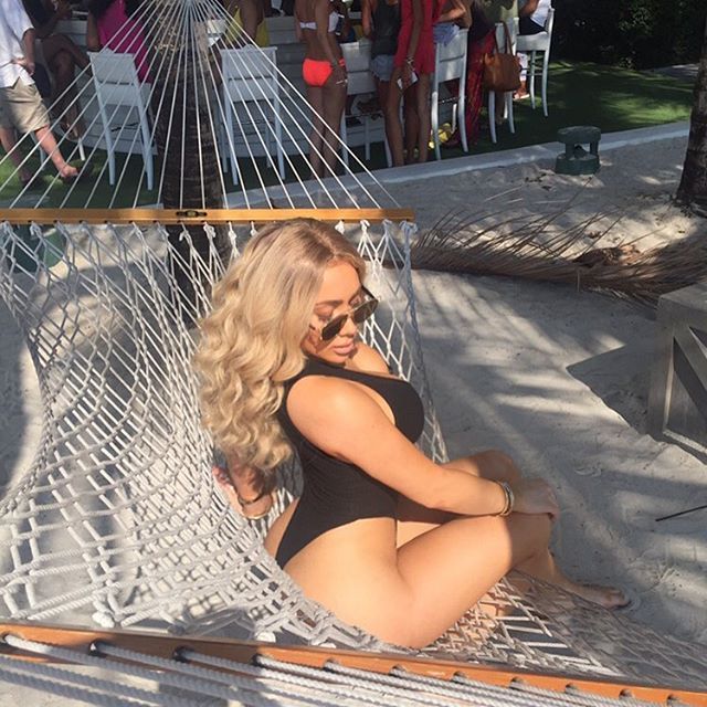 handsonexperiencexxx:  antisellout:   missnikkiibaby         (via TumbleOn)