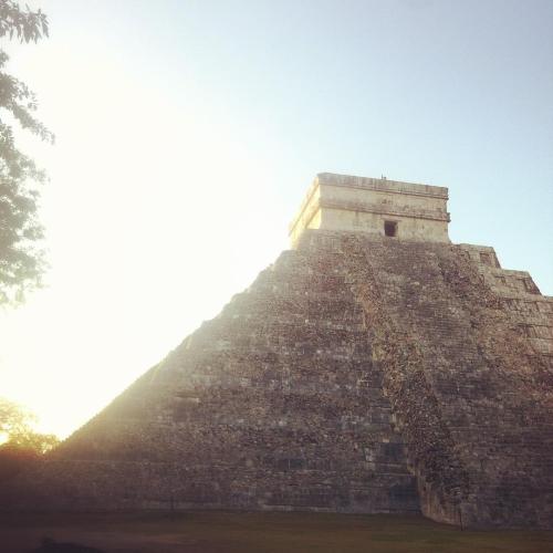 #chichenitza #yucatan #maya #sunset #archeology #mexico (at Chichen Itza - Ruinas Mayas - Mexico)