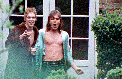 chewbacca:It’s funny how beautiful people look when they’re walking out the door.Velvet Goldmine (19