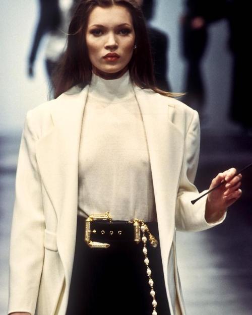 More @ womensfashionofallkinds.tumblr.com