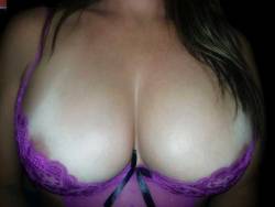 sandyc4fun:  Lace Victoria’s Secret bra barely containing my titties 👀