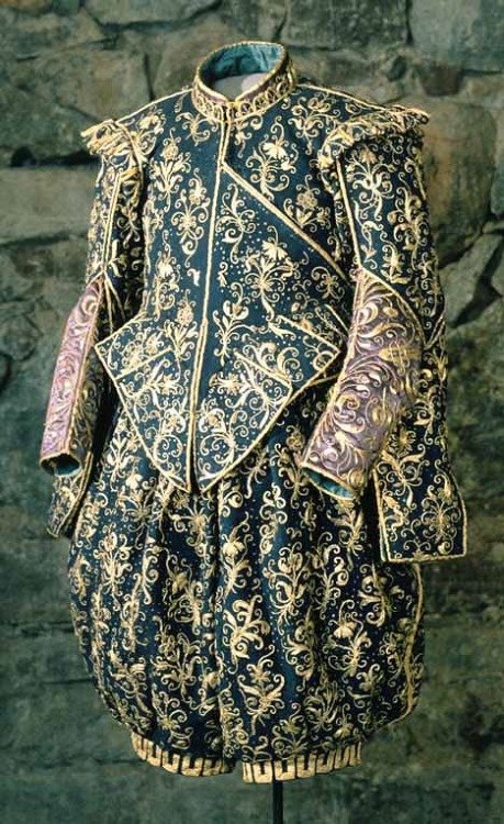 thegentlemanscloset:Part of the wedding attire of Gustavus Adolphus II, dating to 1620. The trim alo