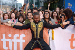 awardseason:     David Oyelowo poses with fans at the ‘Queen of Katwe’ premiere during the 2016 Toronto International Film Festival at Roy Thomson Hall on September 10, 2016 in Toronto, Canada.    