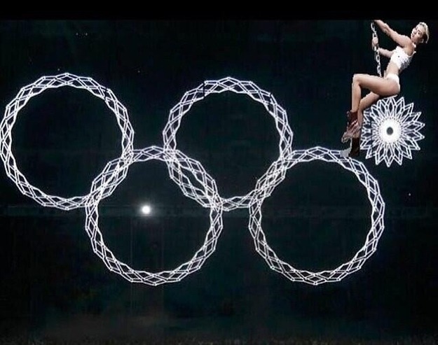 dbvictoria:  The best of the internet’s response to the 5th Olympic ring not opening