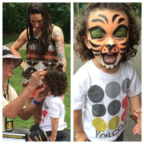 The highlight of Shannon’s day at the “zoom”, getting his face painted like a tiger. #tiger #facepaint #zoo #bronxzoo #nyc #myboys #dadlife #family #sons