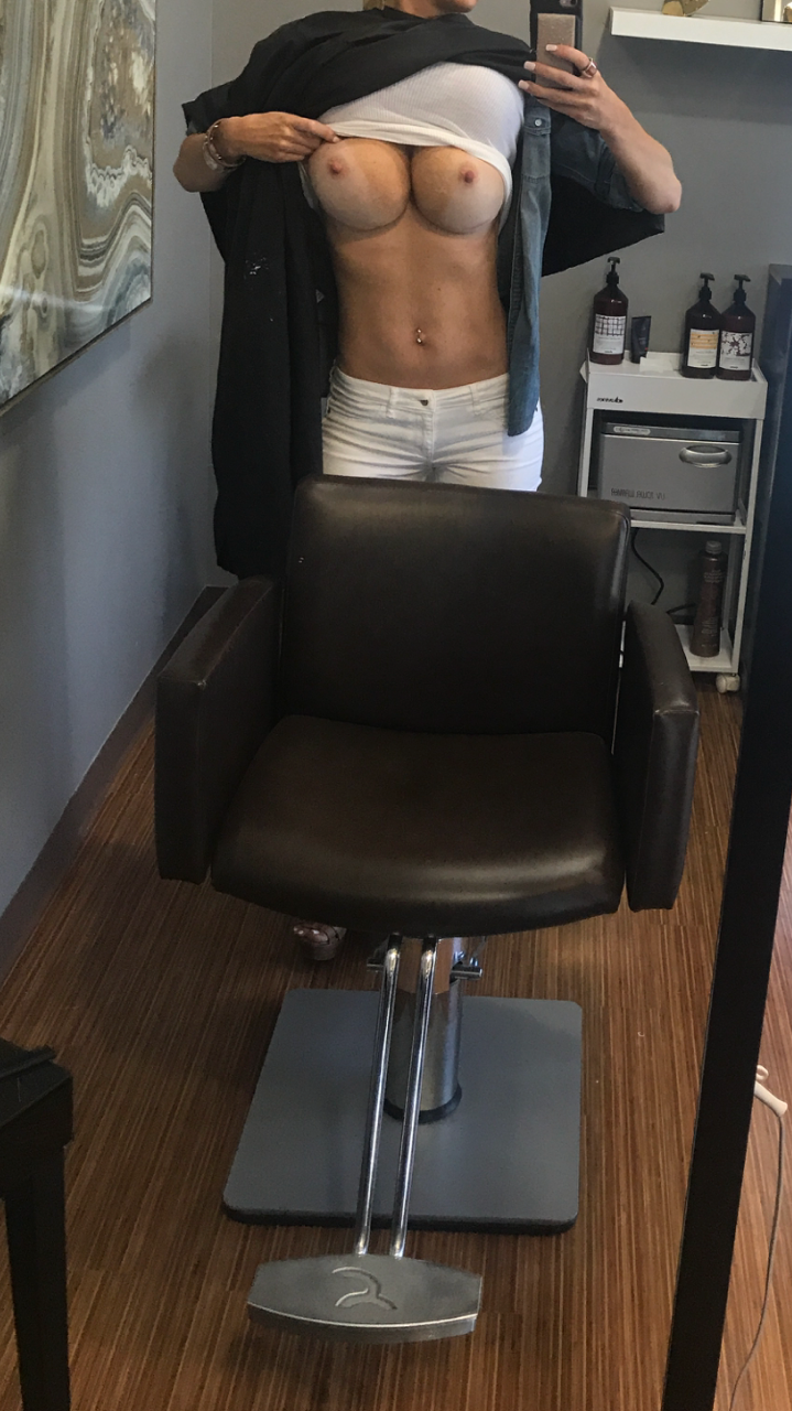 utahrayne222:  Salon flash for Titty Tuesday!!! 🍒💦😜