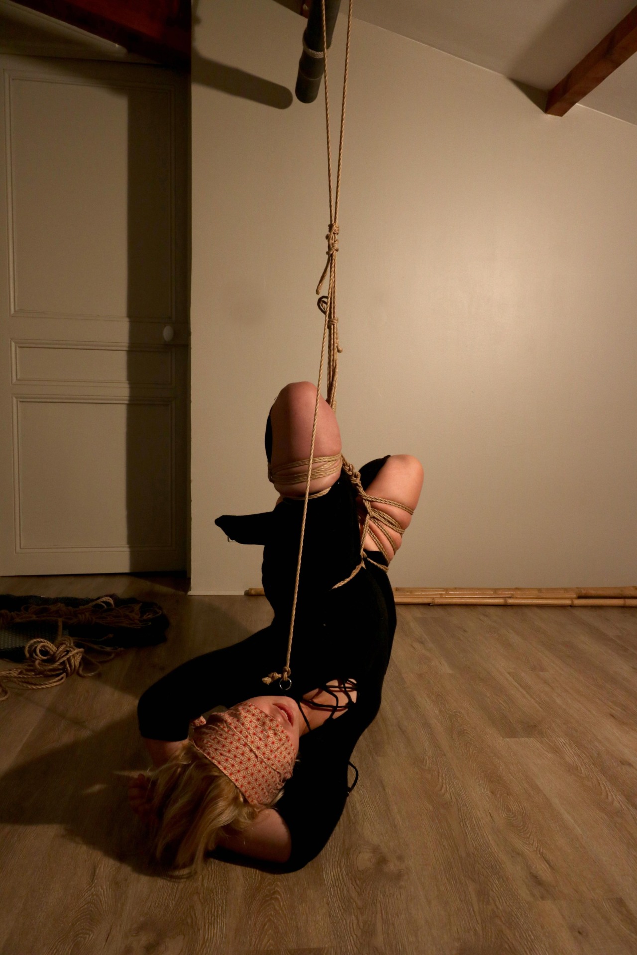 calamitystephsociopathe:  Floor Play with Pauline 