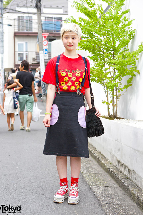 Always-friendly Harajuku hair salon staffer Ayano (Twitter/Instagram) wearing a resale smiley faces 