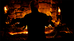 feestje:  Tywin Lannister melting Ned Stark’s sword to Lannister steel while burning wolf pelts with the Rains of Castamere playing in the background before the intro tune even starts (◡‿◡✿) 