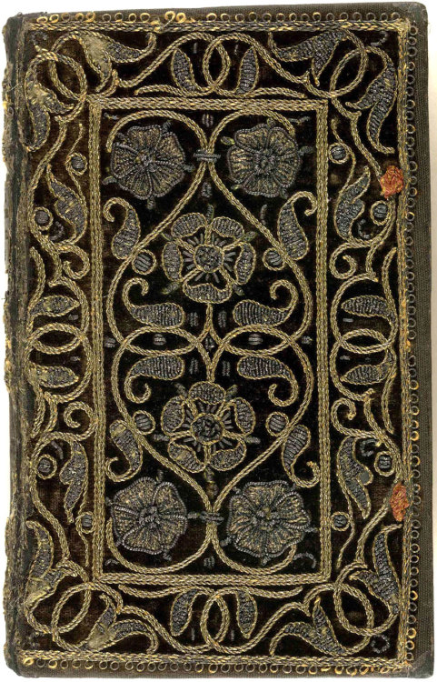 hominisaevum:Embroidered book coversA common type of luxurious book cover is embroidered on satin, o