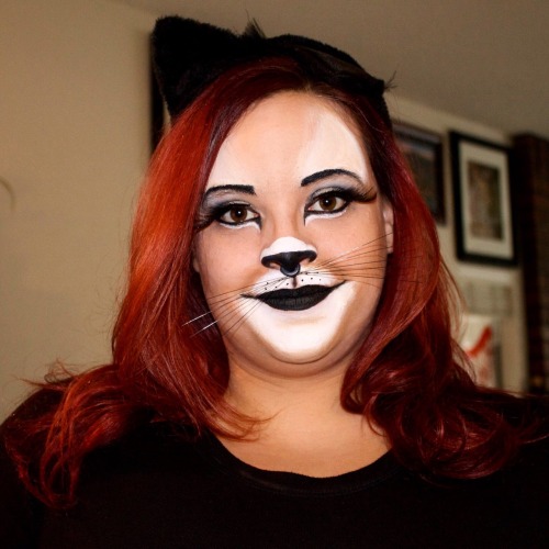 jjex91:Did my friend’s cat face paint/makeup today!!!! She loved it!!!!! :)