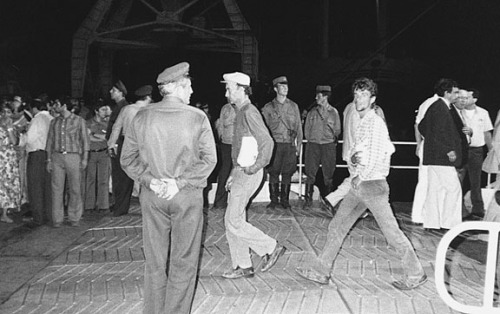 The forced return of Albanian refuge-seekers from Italy at the port of Durrës, June 1991. Charles Su