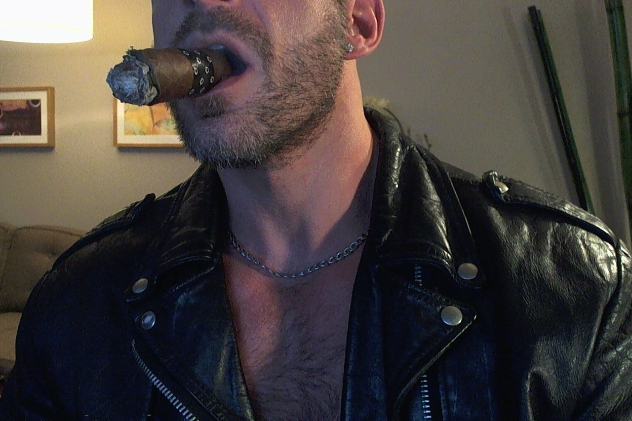 samuelmuscle:  No shave November update… 20 Days in. With leather and cigar. 