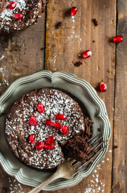 everybody-loves-to-eat:Skinny Flourless Chocolate Cake